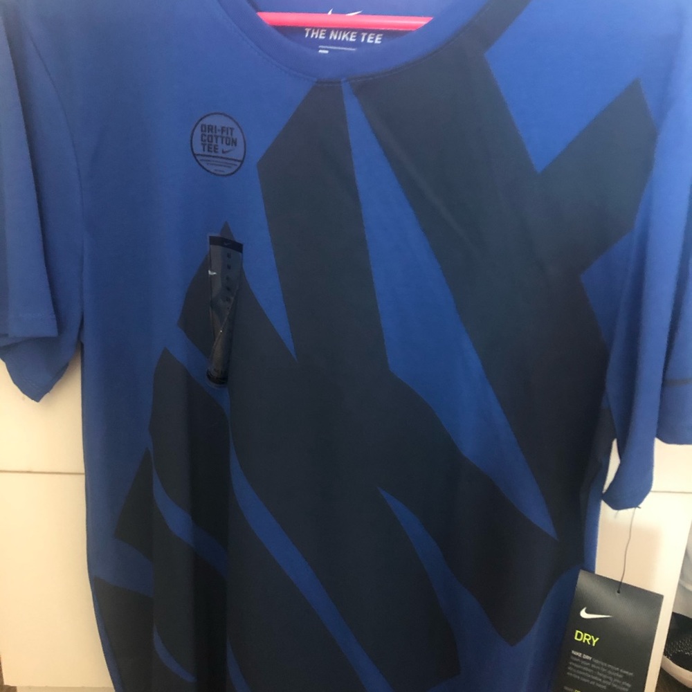 Nike DRI-FIT Athletic cut shirt